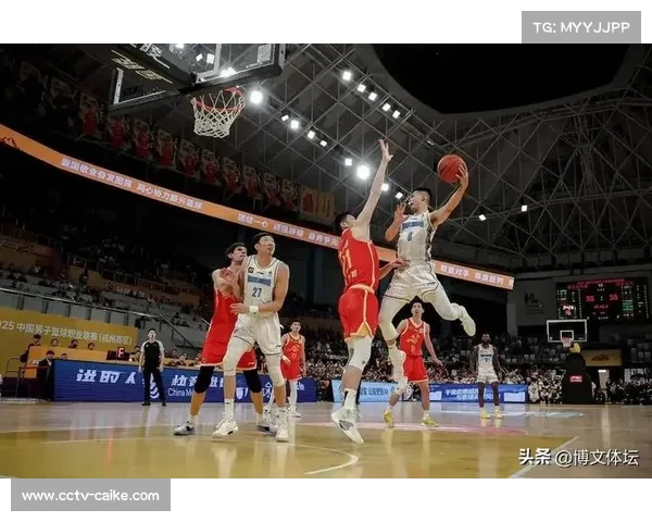 北京队内外线结合战术成熟，周琦内线威慑力创造外线空间